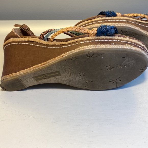 Wedge, criss cross straps. - Picture 6 of 6